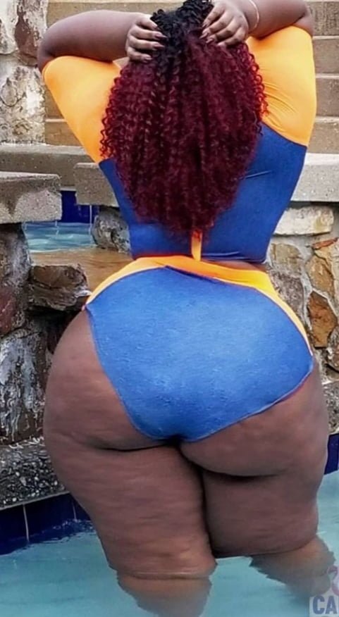 CURLY CURVY CHRISSY 🍫🍑 #IvdNNzUN