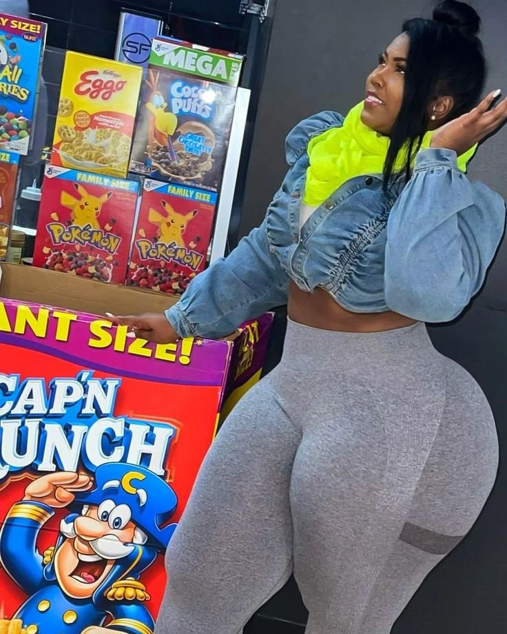 CURLY CURVY CHRISSY 🍫🍑 #LvCnKvRq
