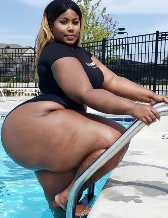 CURLY CURVY CHRISSY 🍫🍑 #rawU76oS