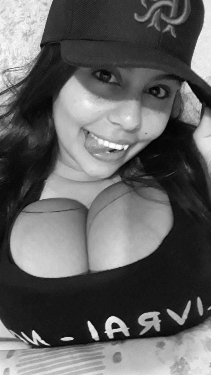 Morena £m¡ly \/ #b4Ogi8zq