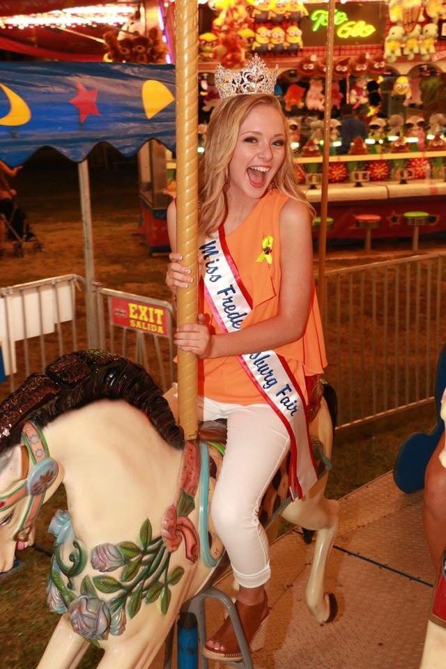 Laura Webslut #J8G1SiJx