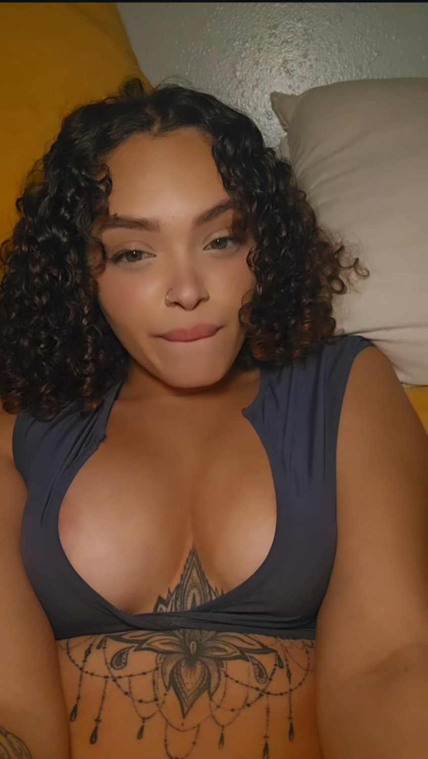 Random chicks #hmyG0Xxe