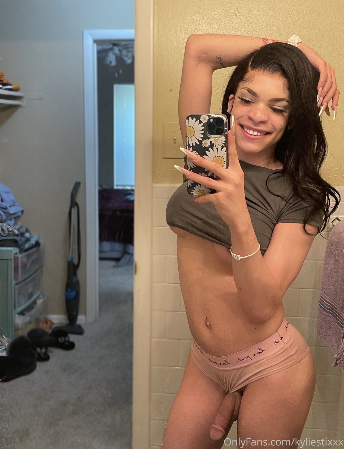 Light Skin Freak Kyliestixxx Sucks Dick Gets Fucked & Strokes😍 (Blowjob Black Latina Solo Riding) #fjgYZt5I