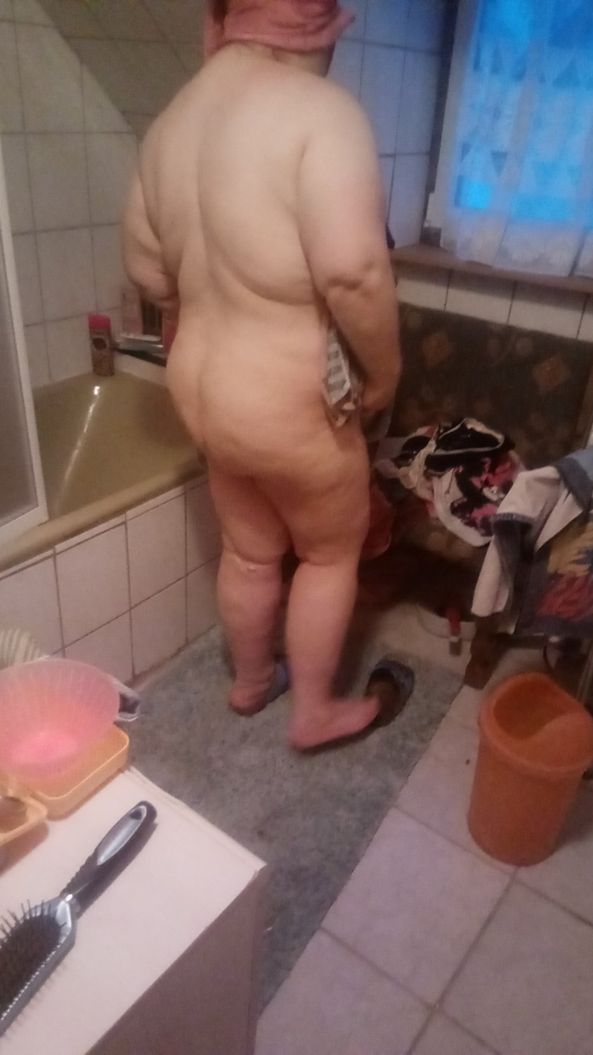 German BBW nurse Nancy Rankel keeps her holes open for everyone. #40TILgCc