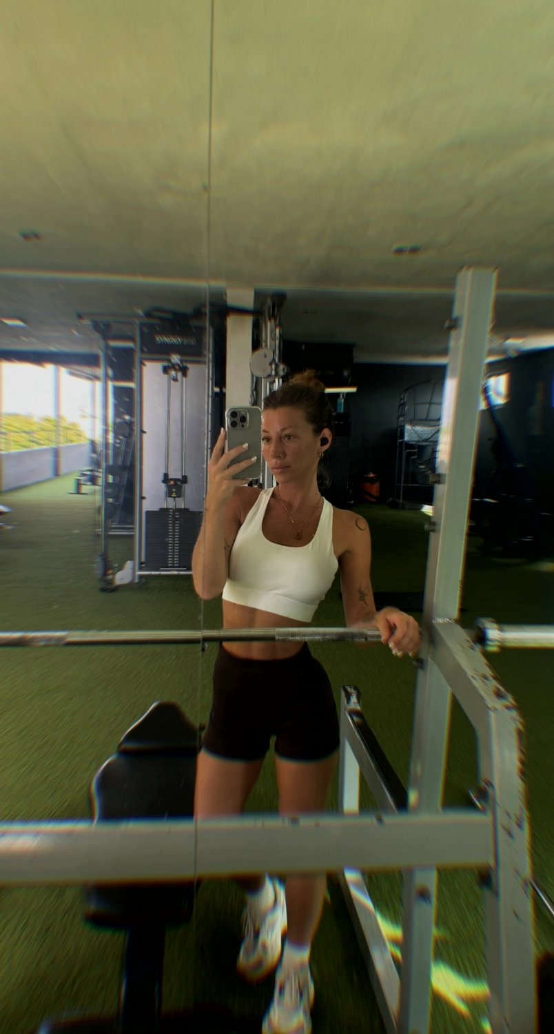 Just warming up… but you already look hot #B7gxbjG4